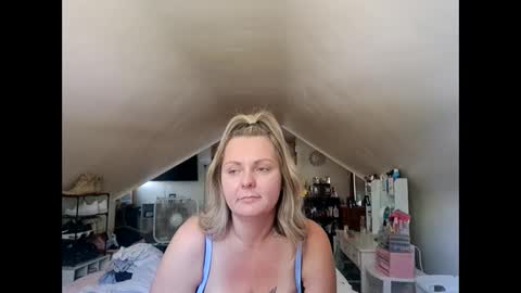 brittanybby23 online show from September 15, 2025, 5:02 pm