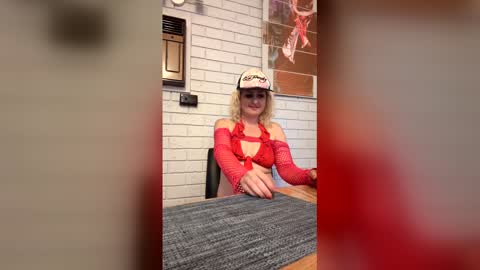 Snapshot of brittneyrae chatting on April 16, 2026, 7:31 am B r i t t n e y R a e online show from April 16, 2026, 7:31 am