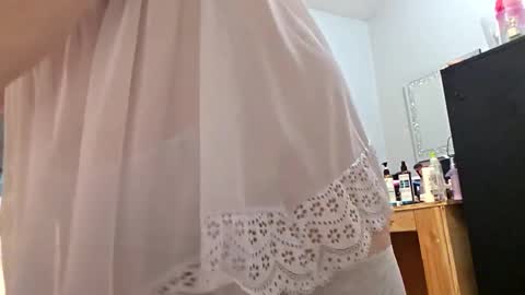 Snapshot of brkenprincess81 chatting on September 29, 2025, 2:44 pm brkenprincess81 online show from September 29, 2025, 2:44 pm