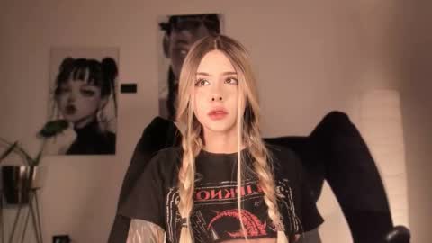 Snapshot of brooklyn_baby_ chatting on February 24, 2026, 2:53 am Nat Independent model Please help me to reach 200 thumbs up online show from February 24, 2026, 2:53 am