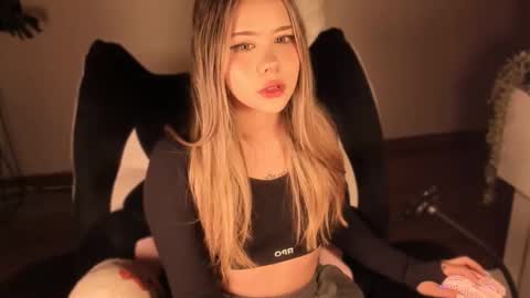 Snapshot of brooklyn_baby_ chatting on March 4, 2026, 4:18 am Nat Independent model Please help me to reach 200 thumbs up online show from March 4, 2026, 4:18 am