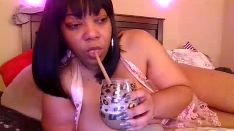 Snapshot of brownroundrenee chatting on January 12, 2025, 10:45 am brownroundrenee online show from January 12, 2025, 10:45 am