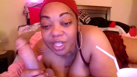 Snapshot of brownroundrenee chatting on March 1, 2025, 10:55 am brownroundrenee online show from March 1, 2025, 10:55 am