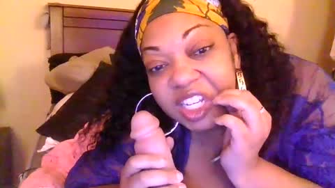 Snapshot of brownroundrenee chatting on March 11, 2025, 9:56 am brownroundrenee online show from March 11, 2025, 9:56 am