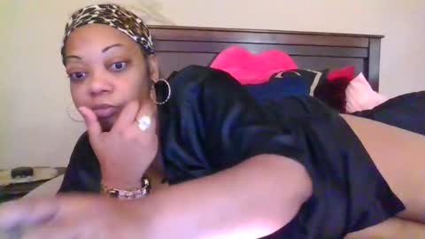 Snapshot of brownroundrenee chatting on July 5, 2026, 12:23 pm brownroundrenee online show from July 5, 2026, 12:23 pm