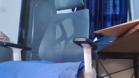 Snapshot of brownuncut3019 chatting on December 19, 2024, 12:01 pm brownuncut3019 online show from December 19, 2024, 12:01 pm