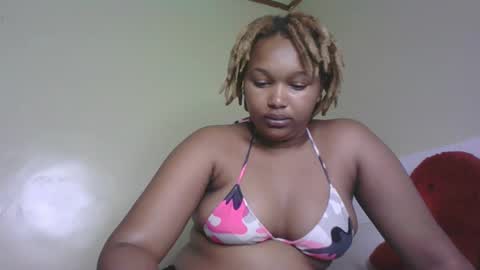 Snapshot of browny_candyz chatting on February 17, 2025, 10:29 am Tracy online show from February 17, 2025, 10:29 am