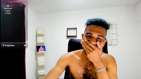 bruce_1111 online show from September 10, 2025, 11:38 pm