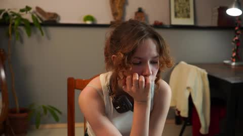 Tess online show from April 28, 2026, 3:17 pm