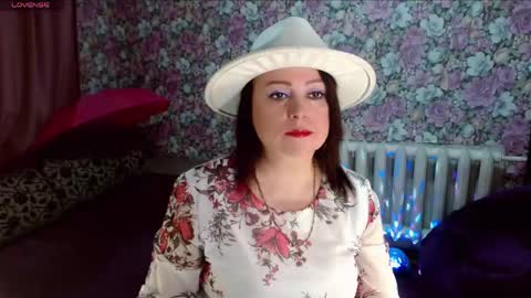 Julia online show from May 15, 2026, 9:11 pm