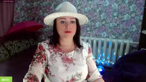Julia online show from May 27, 2026, 8:50 pm