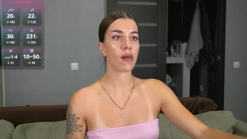 Snapshot of brunette_from_the_moon chatting on October 14, 2025, 8:53 pm Alice online show from October 14, 2025, 8:53 pm