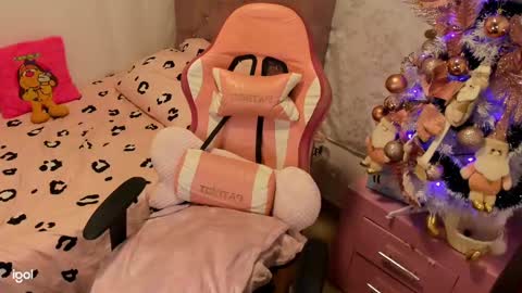 Snapshot of brunettklaryss chatting on December 16, 2024, 1:31 am Brenda online show from December 16, 2024, 1:31 am