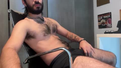 brunobaibe online show from November 10, 2025, 2:27 pm