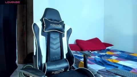 Snapshot of bryan_oficials chatting on September 19, 2025, 5:20 am bryan_oficials online show from September 19, 2025, 5:20 am