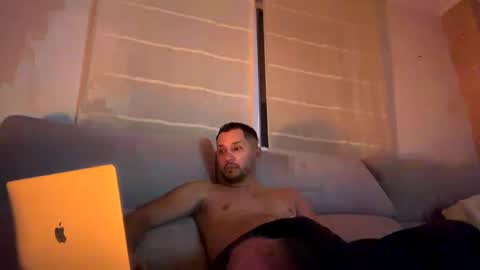 yourteddy online show from December 3, 2024, 6:49 pm