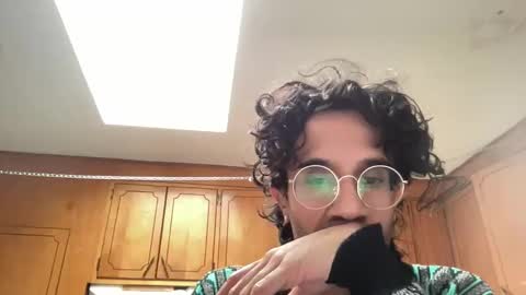 Snapshot of bttmwes chatting on November 11, 2025, 2:28 pm Bottom Wes online show from November 11, 2025, 2:28 pm