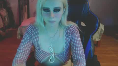 Snapshot of bubblebut11 chatting on December 19, 2024, 1:50 am Isabella but call me isa online show from December 19, 2024, 1:50 am