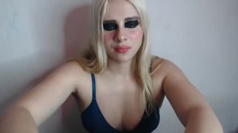 Snapshot of bubblebut11 chatting on October 9, 2025, 6:22 am Isabella but call me isa online show from October 9, 2025, 6:22 am