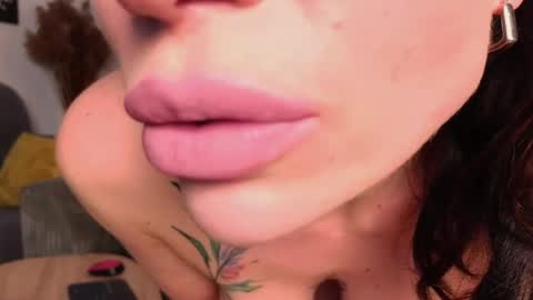 MayaCroft online show from April 27, 2026, 1:42 pm