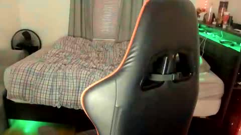 buffsexyman24 online show from March 2, 2025, 3:56 am