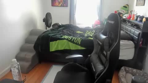 buffsexyman24 online show from February 10, 2026, 2:32 pm