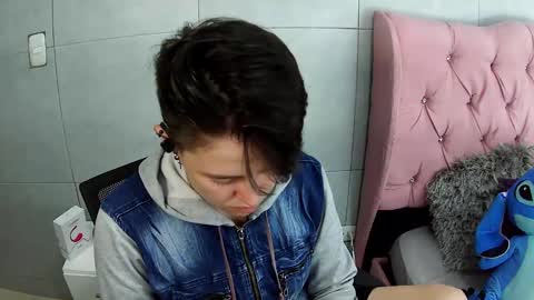 Snapshot of bug2025 chatting on November 20, 2025, 4:23 am bug2025 online show from November 20, 2025, 4:23 am