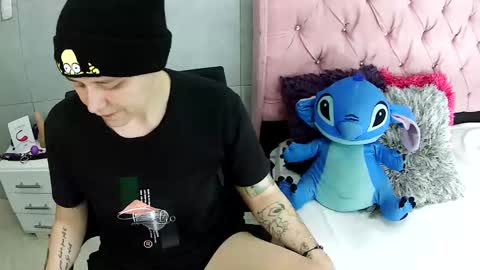 Snapshot of bug2025 chatting on December 17, 2025, 1:22 am bug2025 online show from December 17, 2025, 1:22 am