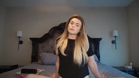 buitifulblonde online show from March 25, 2026, 5:19 pm