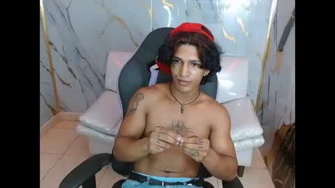 Snapshot of bull_cam chatting on February 1, 2026, 1:37 am bull_cam online show from February 1, 2026, 1:37 am