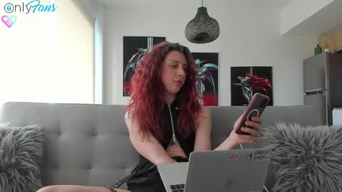 Snapshot of bumbum_kalibum chatting on October 25, 2025, 4:24 pm Ivan online show from October 25, 2025, 4:24 pm