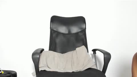     online show from December 14, 2025, 10:47 pm