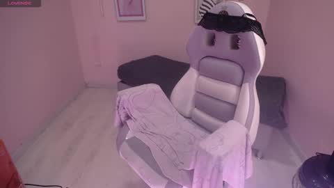 ... .          . ... online show from November 10, 2025, 2:27 pm