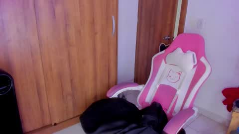 Snapshot of bunny_secrets chatting on February 23, 2026, 11:57 pm Isa online show from February 23, 2026, 11:57 pm