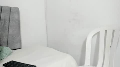 Snapshot of burbuja_evans chatting on February 15, 2025, 12:04 am burbuja_evans online show from February 15, 2025, 12:04 am