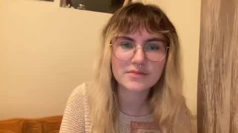 esme gray online show from December 24, 2024, 3:27 am