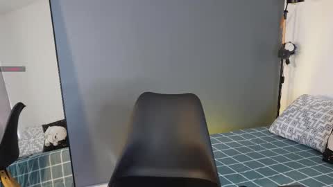 Buster independent model online show from October 5, 2025, 7:23 pm