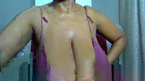 bustytessa37 online show from February 18, 2025, 2:27 am