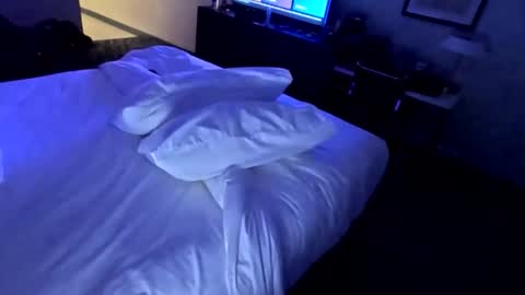 busy40somethingcpl online show from November 1, 2025, 4:58 am