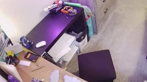 busybee83 online show from December 2, 2025, 7:09 pm