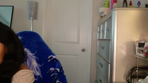 butterfly booty online show from April 6, 2026, 9:27 pm