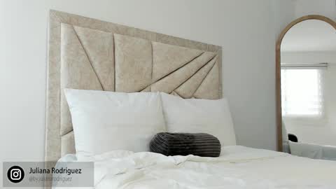    online show from October 26, 2025, 9:10 pm