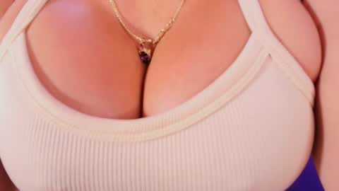 Snapshot of c_fox_ chatting on February 25, 2026, 3:05 am Carolina online show from February 25, 2026, 3:05 am