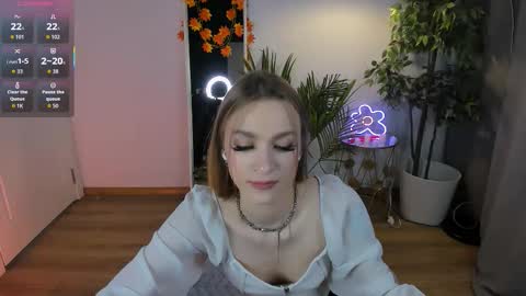 Snapshot of c_moonie_ chatting on October 24, 2025, 9:00 pm Polly online show from October 24, 2025, 9:00 pm