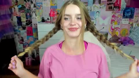 Snapshot of caaandy_girl chatting on September 18, 2025, 4:20 pm Emily online show from September 18, 2025, 4:20 pm