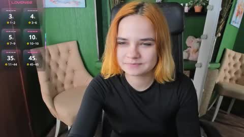 Snapshot of caitlin_crazy chatting on November 5, 2025, 8:25 am Gina online show from November 5, 2025, 8:25 am