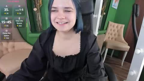 Snapshot of caitlin_crazy chatting on November 18, 2025, 9:58 am Gina online show from November 18, 2025, 9:58 am