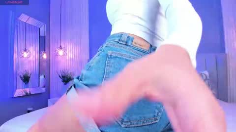 Caitlyn  online show from September 9, 2025, 11:15 pm