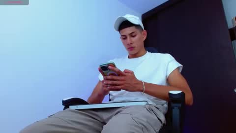 Snapshot of calavalerio chatting on February 13, 2025, 7:52 pm Valerio online show from February 13, 2025, 7:52 pm