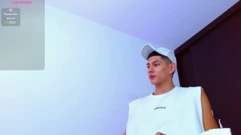 Snapshot of calavalerio chatting on February 22, 2025, 8:20 pm Valerio online show from February 22, 2025, 8:20 pm